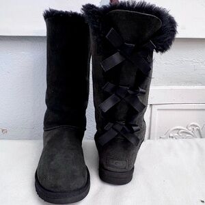 UGG Bailey Bow II Tall Black Suede Boots Classic Cozy Shearling Size 8